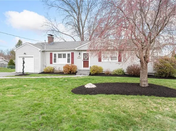 15 Green St, Cumberland, RI 02864