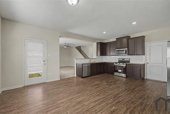 312 Ryan St — Photo 5
