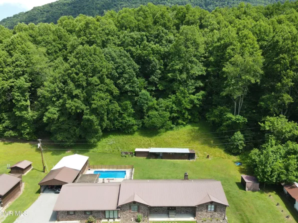1528 Irondale Rd, Big Stone Gap, VA 24219