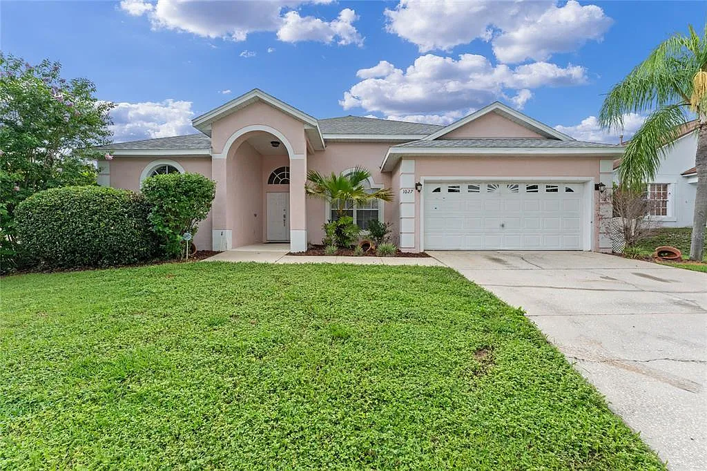 5 bed, 3.0 bath, 2126 sqft, $2,450 — Photo 1