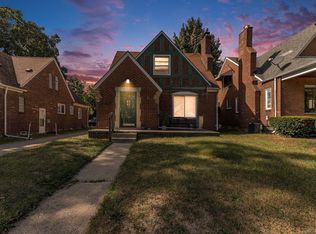 39 Osceola Dr, Pontiac, MI 48341