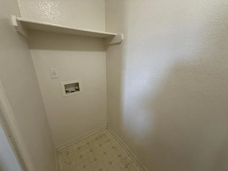 705 S Amy Ln #B — Photo 11
