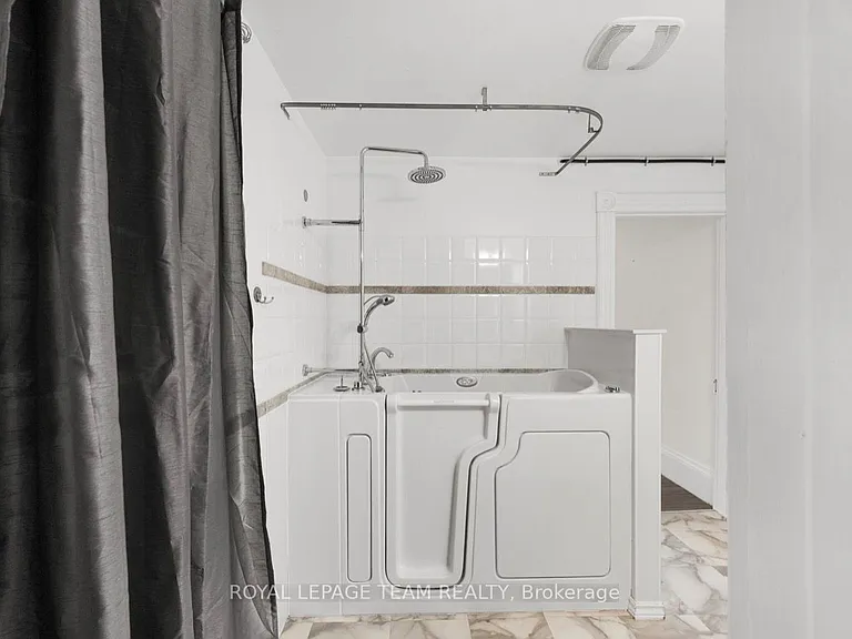 509 Moffat St — Photo 13