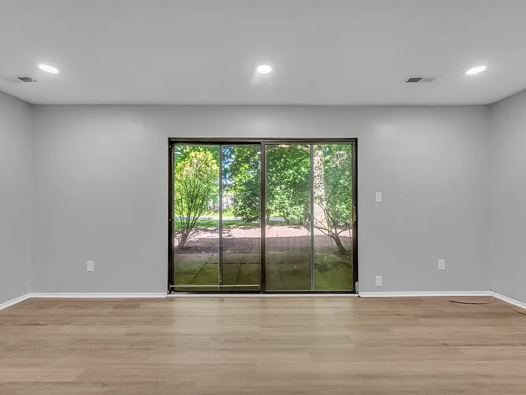 518 Turnberry Ln — Photo 13