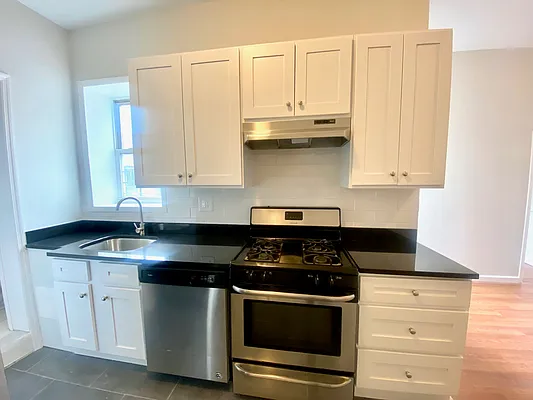 Rented by Zjama Realty Corp | media 6