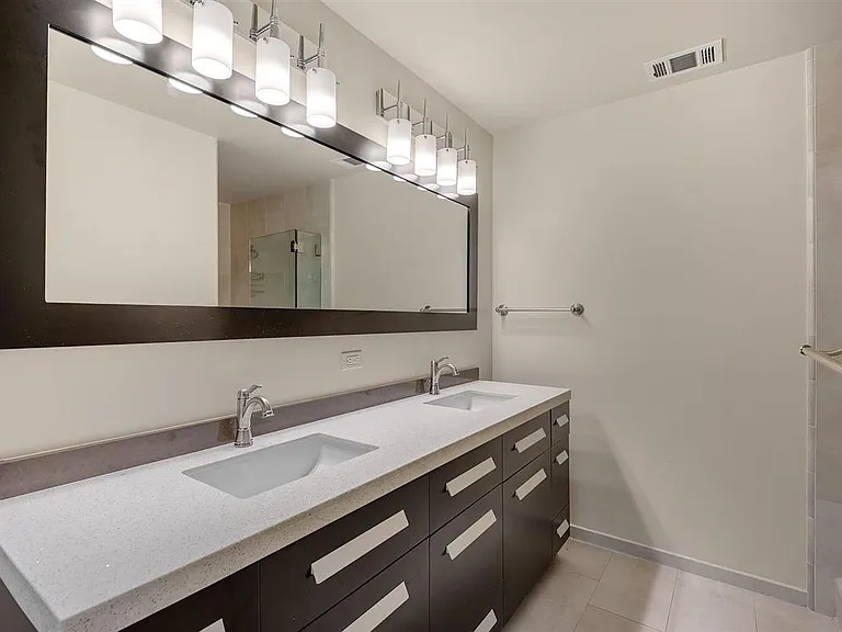 747 Northampton Dr — Photo 16