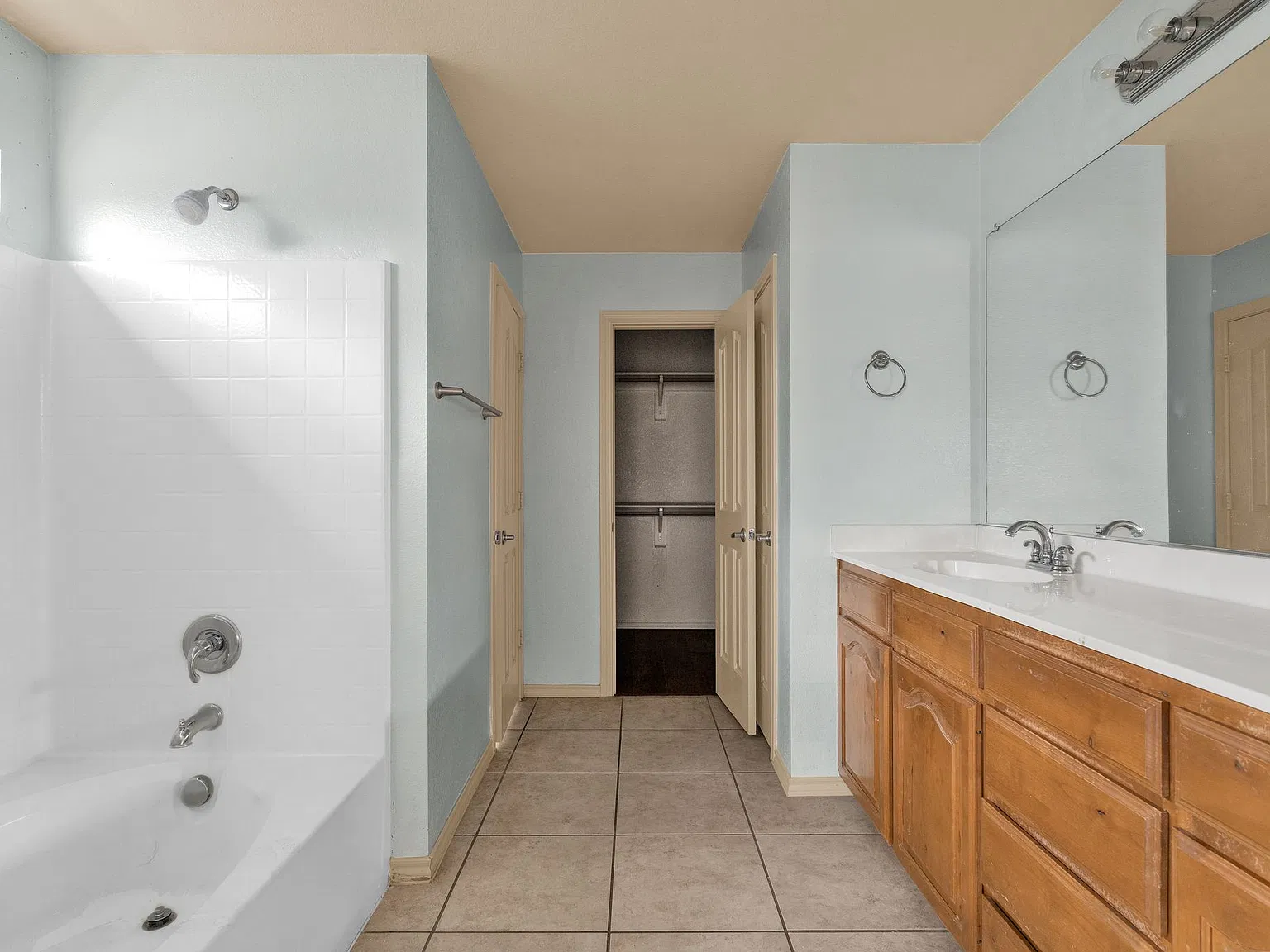 3 bed, 1392 sqft, $1,950 — Photo 2