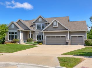3209 150th St, Urbandale, IA 50323