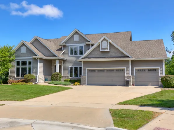 3209 150th St, Urbandale, IA 50323