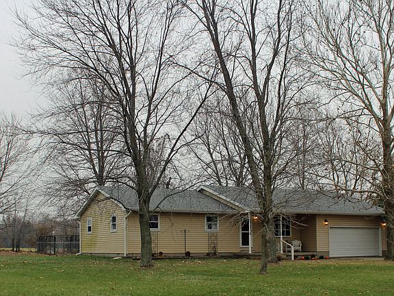 Home for Sale in Oakley, Illinois $159,977