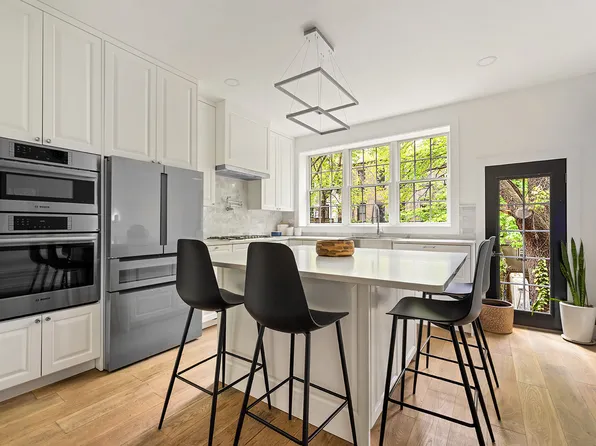 416 Halsey Street image 3 of 16