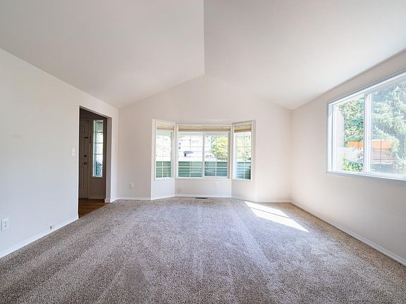 5th image of 18121 NE 101st Ct