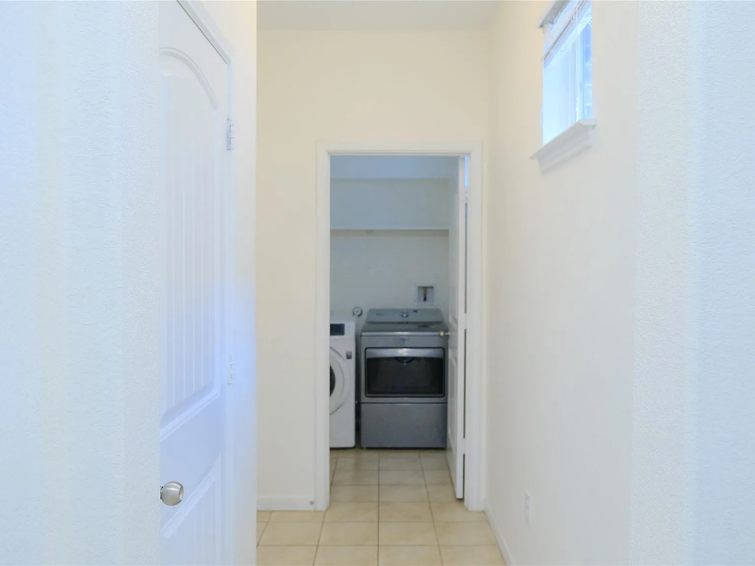 4 bed, 2.5 bath, 2102 sqft, $2,200 — Photo 4