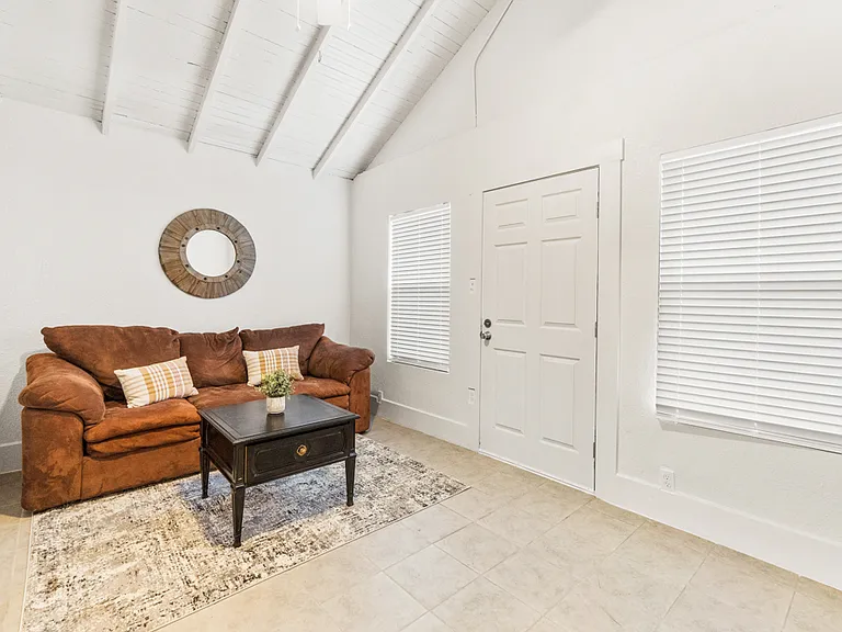 3522 Altura Ave #B — Photo 10