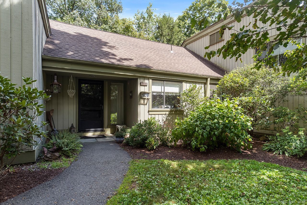 277 Heritage Village #A