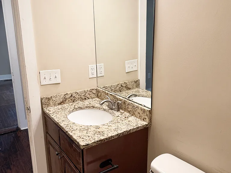 210 N Valley Rd — Photo 8