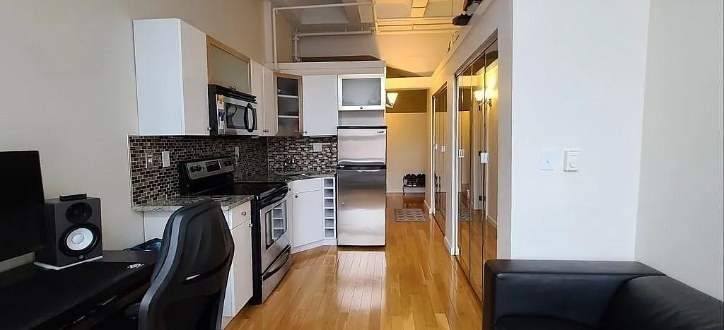 1 bed, 400 sqft, $2,700 — Photo 2