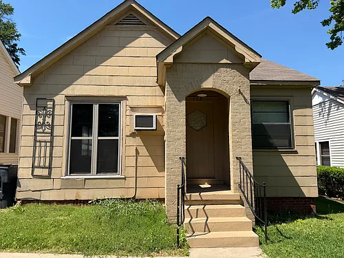 708 College St Photo 1