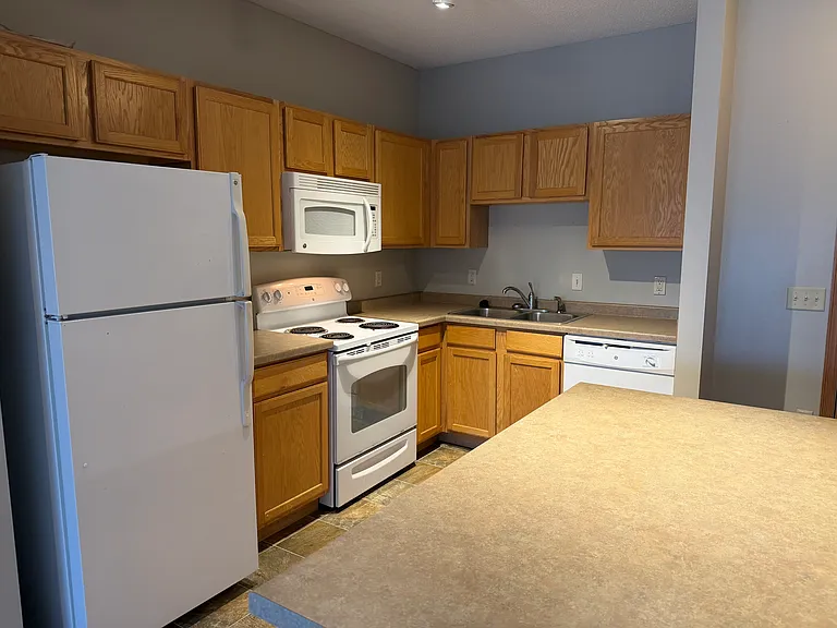 Emerson Hills Apartments — Photo 6