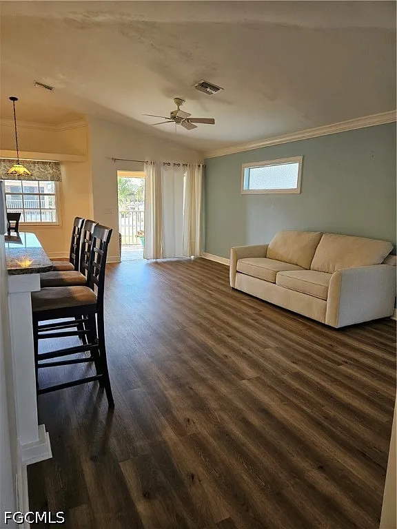 3 bed, 2.0 bath, 1517 sqft, $1,750 — Photo 2