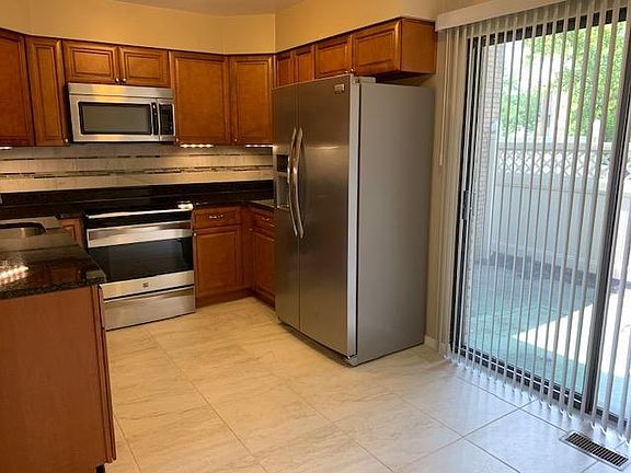 2nd image of 104 Williamsburg Ln