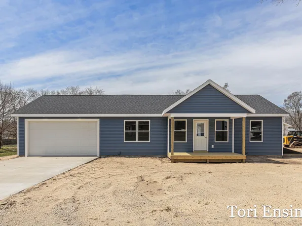 809 N Edgewood St, Greenville, MI 48838