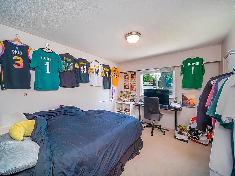 167 52a St #167 — Photo 10