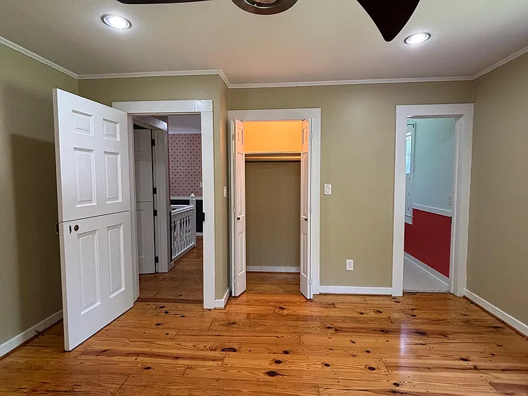 562 Goldmoor Dr NE — Photo 3