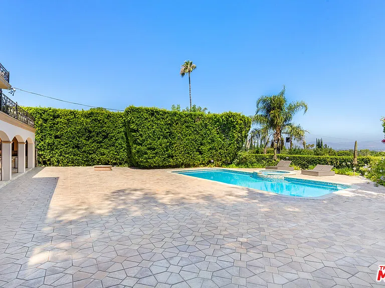 18047 Karen Dr — Photo 43
