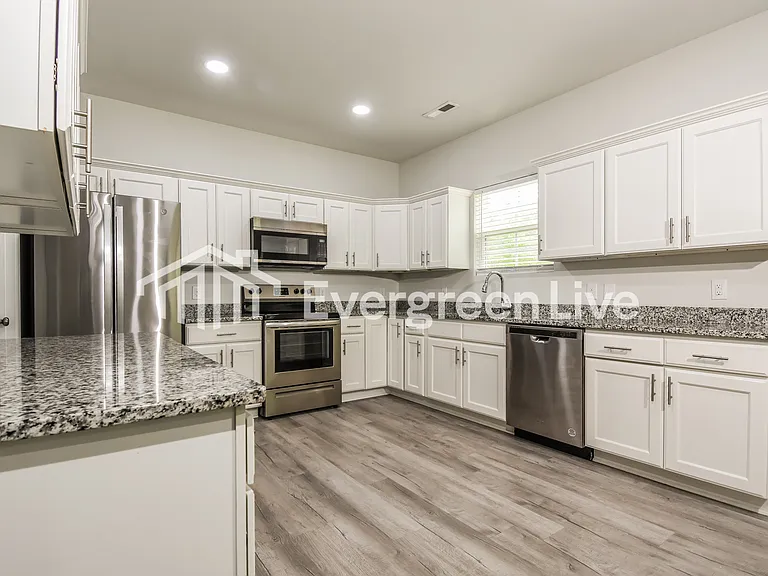 3504 Fawcett St — Photo 2