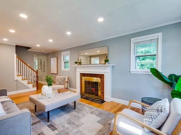 10 Altacrest Rd, West Roxbury, MA 02132