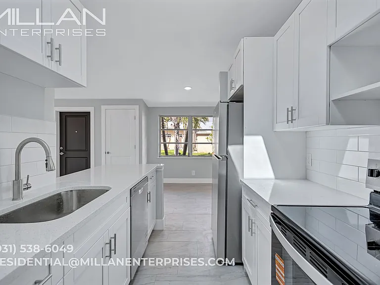 325 Capri Boulevard — Photo 13