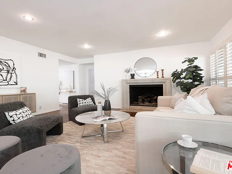 2559 Hutton Dr — Photo 4