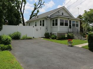 16 E Oxford St, Valhalla, NY 10595