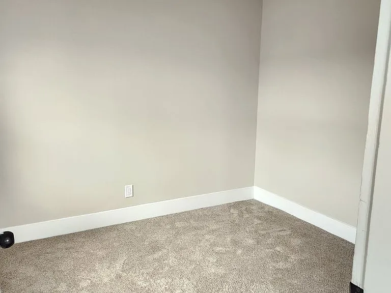 136 W Pearl St — Photo 9