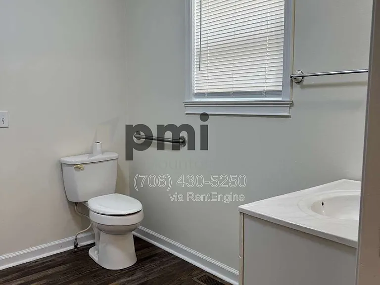 319 Oak Ave #B — Photo 7