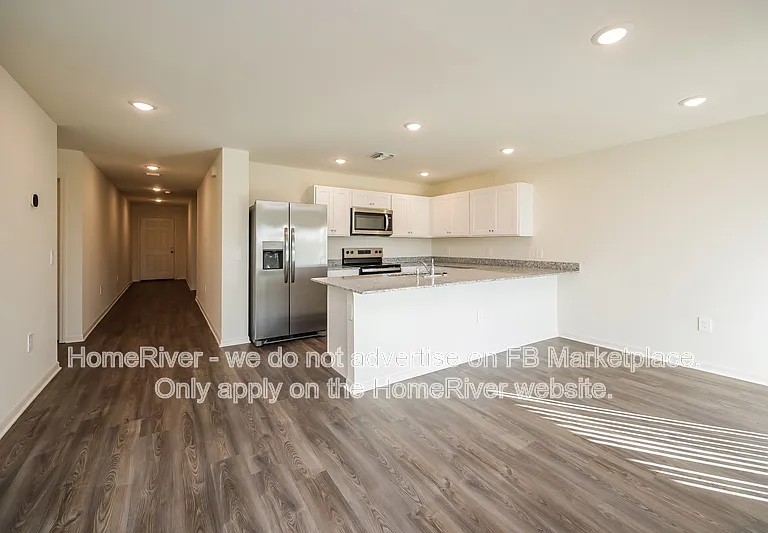 4748 NW 39th Pl — Photo 4
