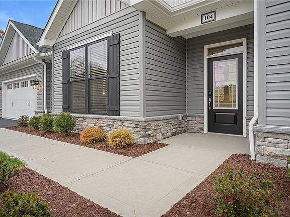 3rd image of 104 Ridgewood Heights Dr