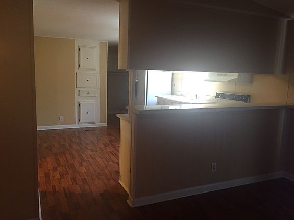 4th image of 620 W Reservoir Ave