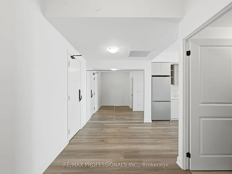 2075 Lakeshore Rd #2404 — Photo 4