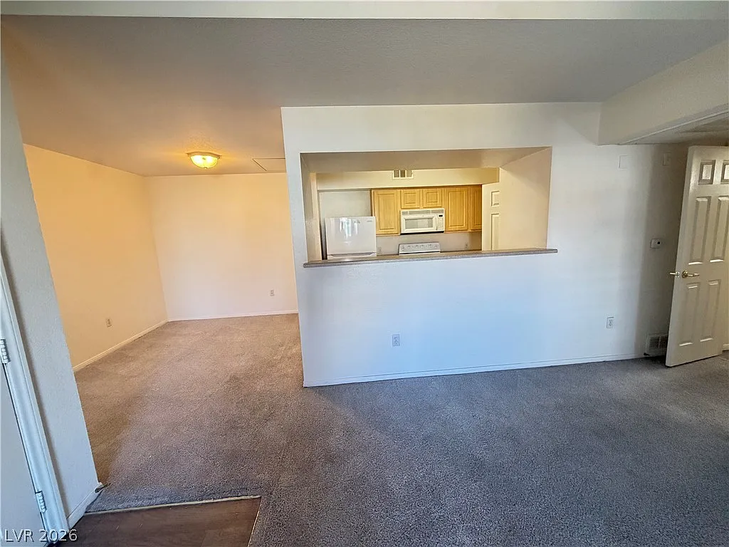 1 bed, 1.0 bath, 776 sqft, $1,000 — Photo 3