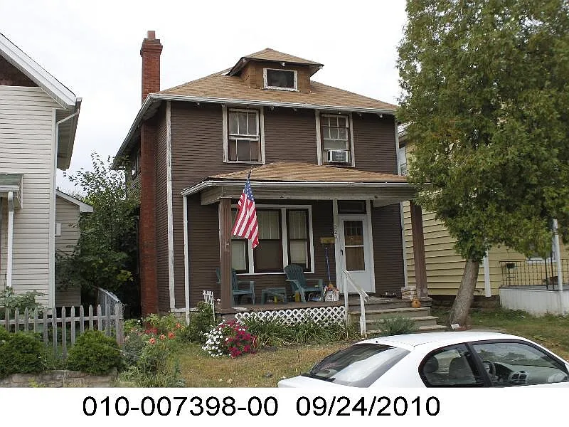 229 S Ogden Ave photo 1