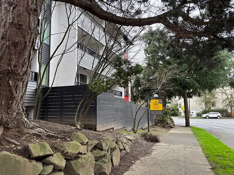 2 Blocks To Green Lake Park! — Photo 16