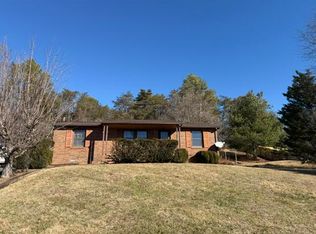 1650 Haymakertown Rd, Troutville, VA 24175