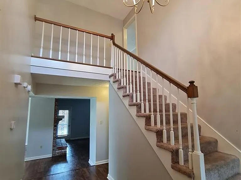 1601 Cobblestone Ct — Photo 3