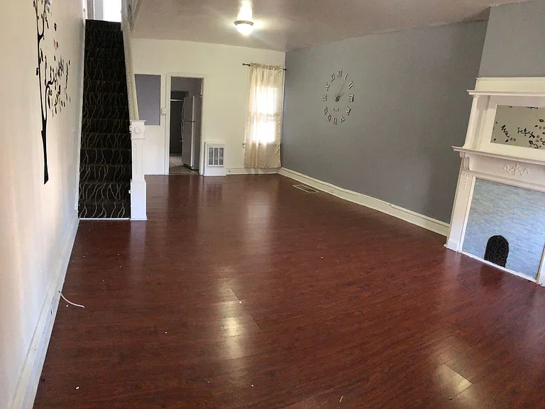 3122 E St — Photo 3
