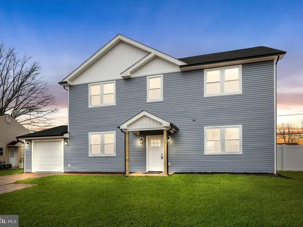27 Bittersweet Rd, Levittown, PA 19057