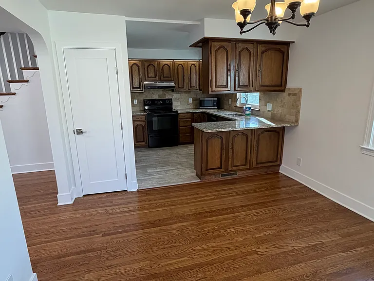 1711 Robinson Ave — Photo 8