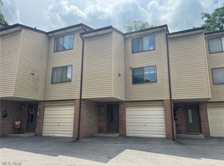 2052 Penguin Ave, Akron, OH 44319