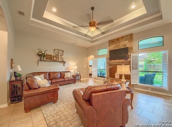 5th image of 121 N Elise Dr